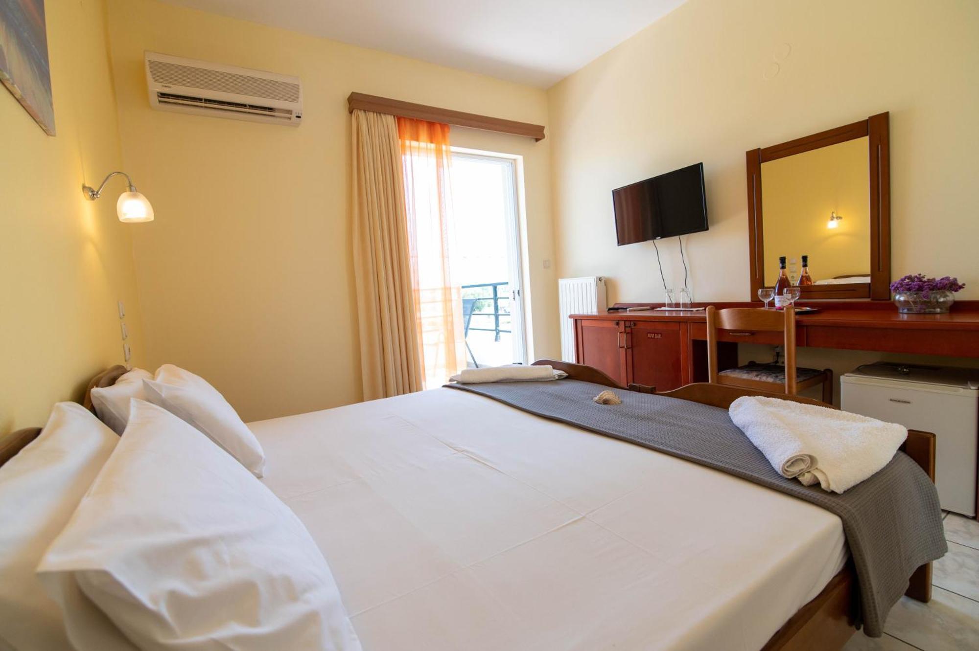 Iraklis Hotel Mytikas  Exterior photo
